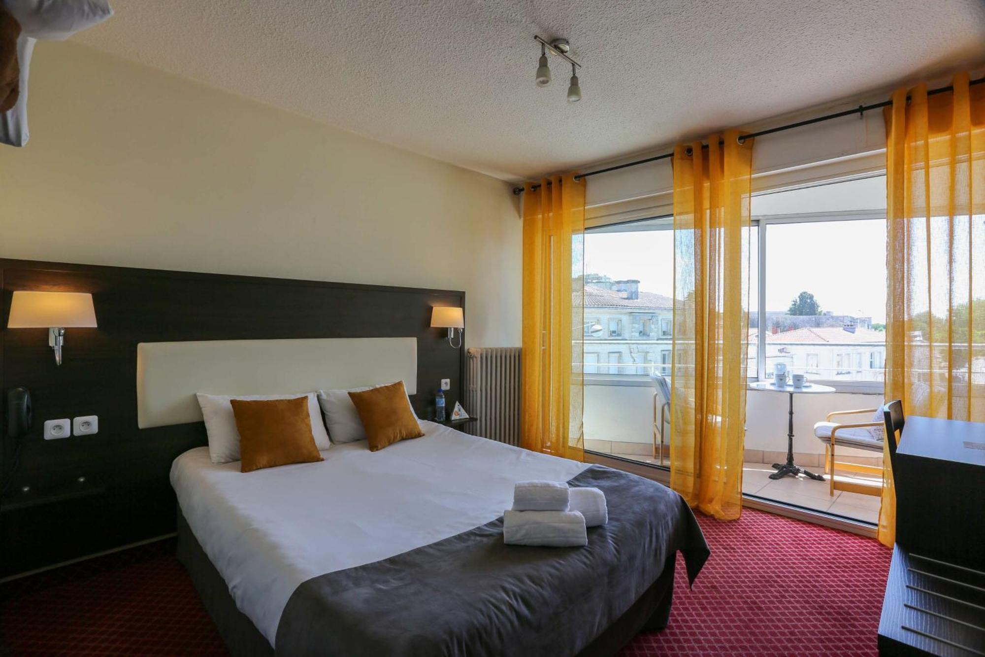 Brit Hotel Bleu Nuit Сент Экстерьер фото