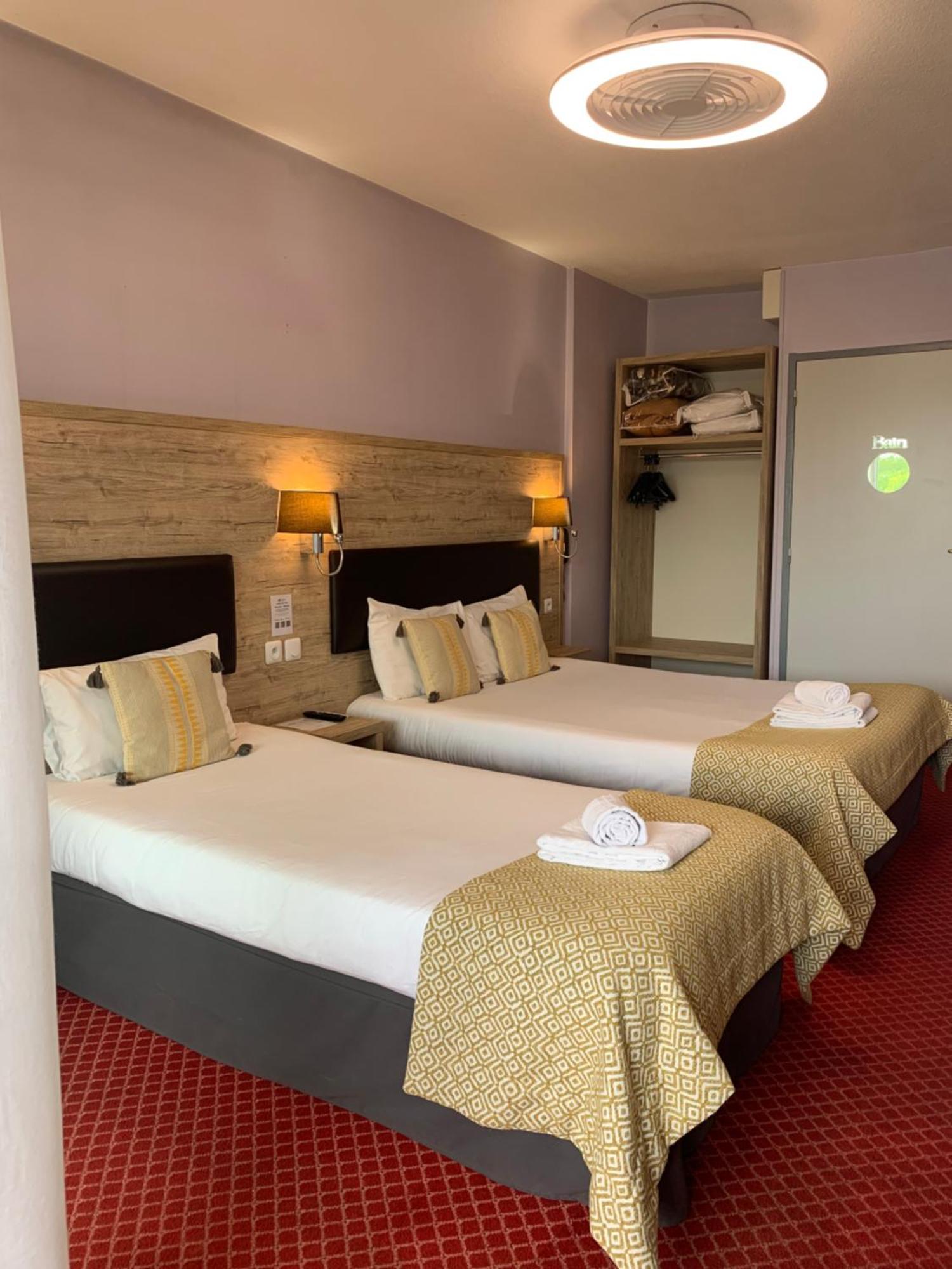 Brit Hotel Bleu Nuit Сент Экстерьер фото