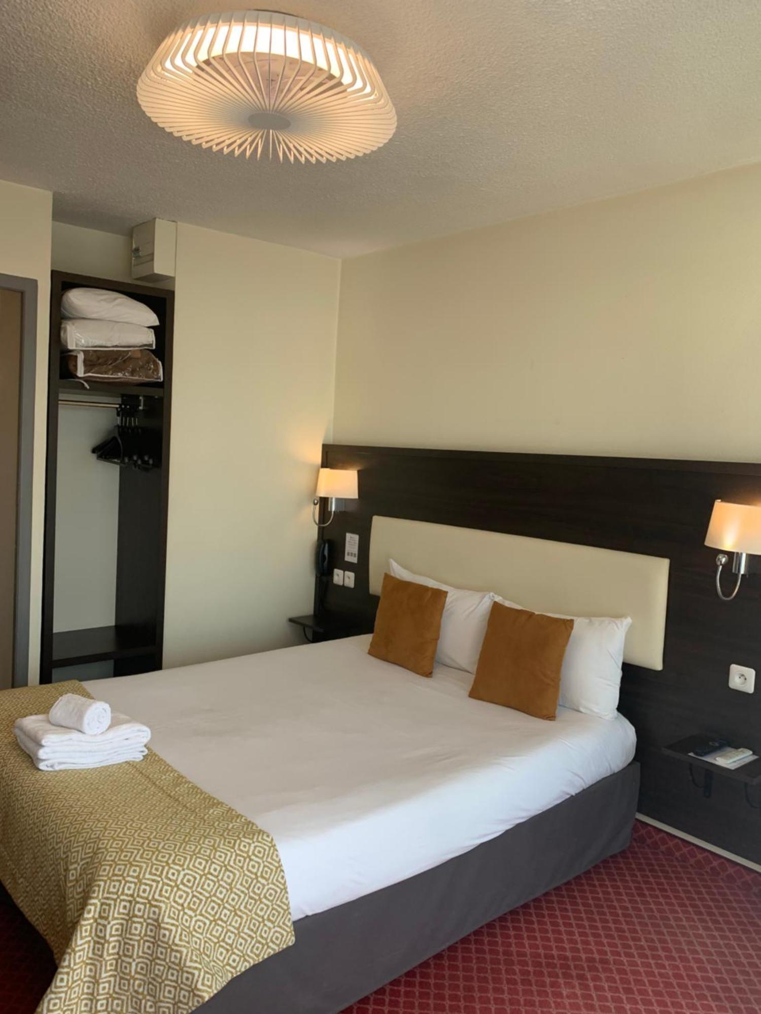 Brit Hotel Bleu Nuit Сент Экстерьер фото