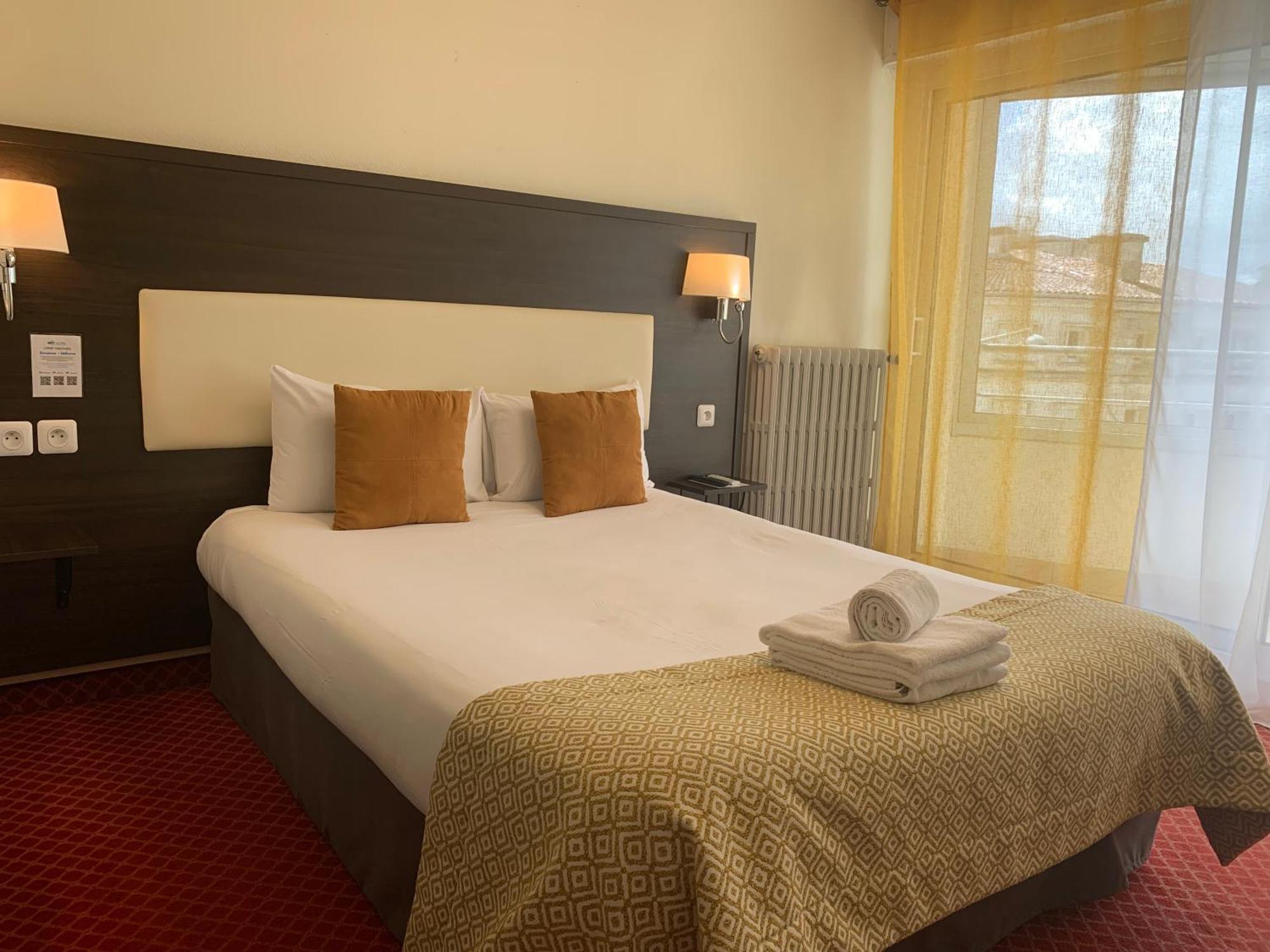Brit Hotel Bleu Nuit Сент Экстерьер фото