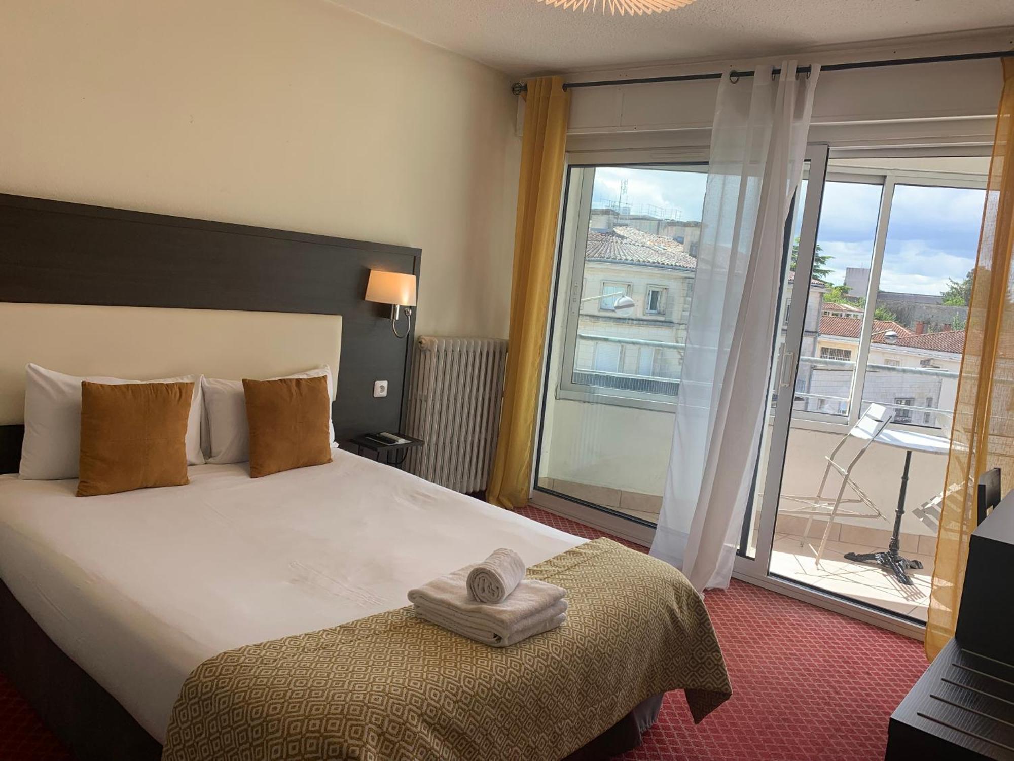 Brit Hotel Bleu Nuit Сент Экстерьер фото