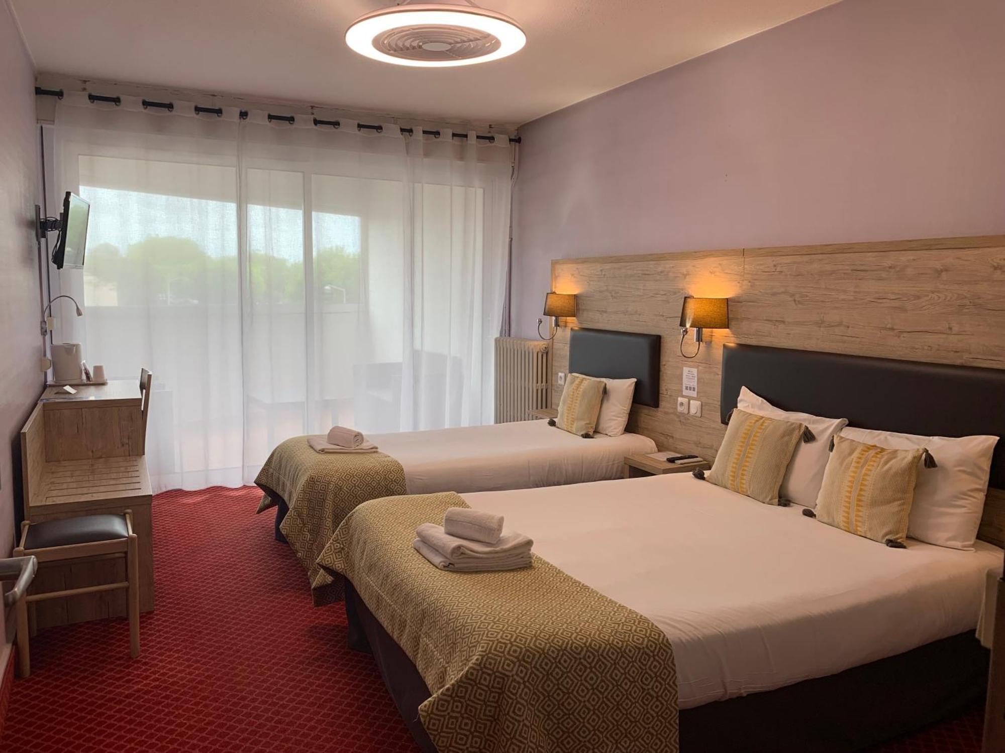 Brit Hotel Bleu Nuit Сент Экстерьер фото