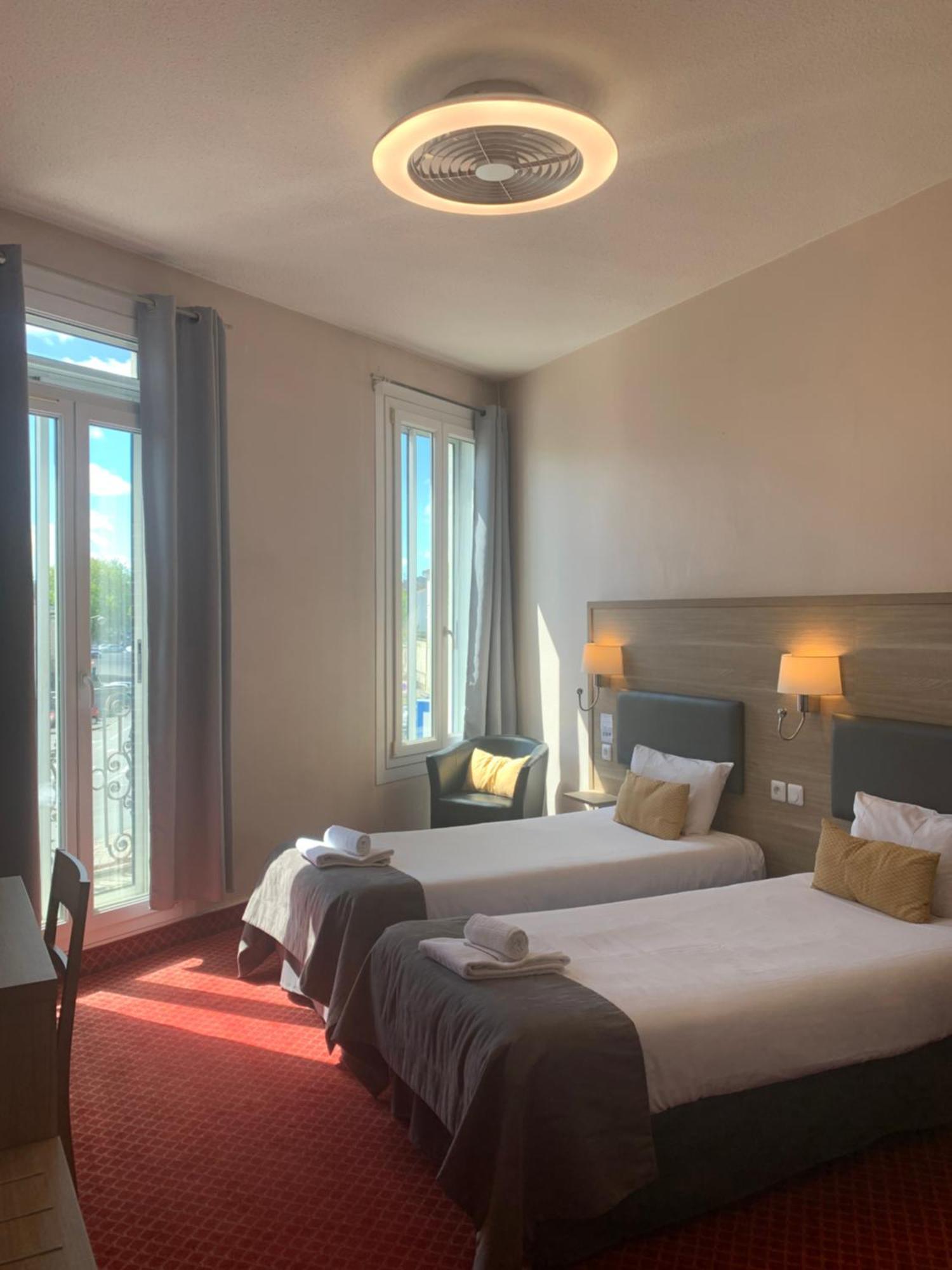 Brit Hotel Bleu Nuit Сент Экстерьер фото