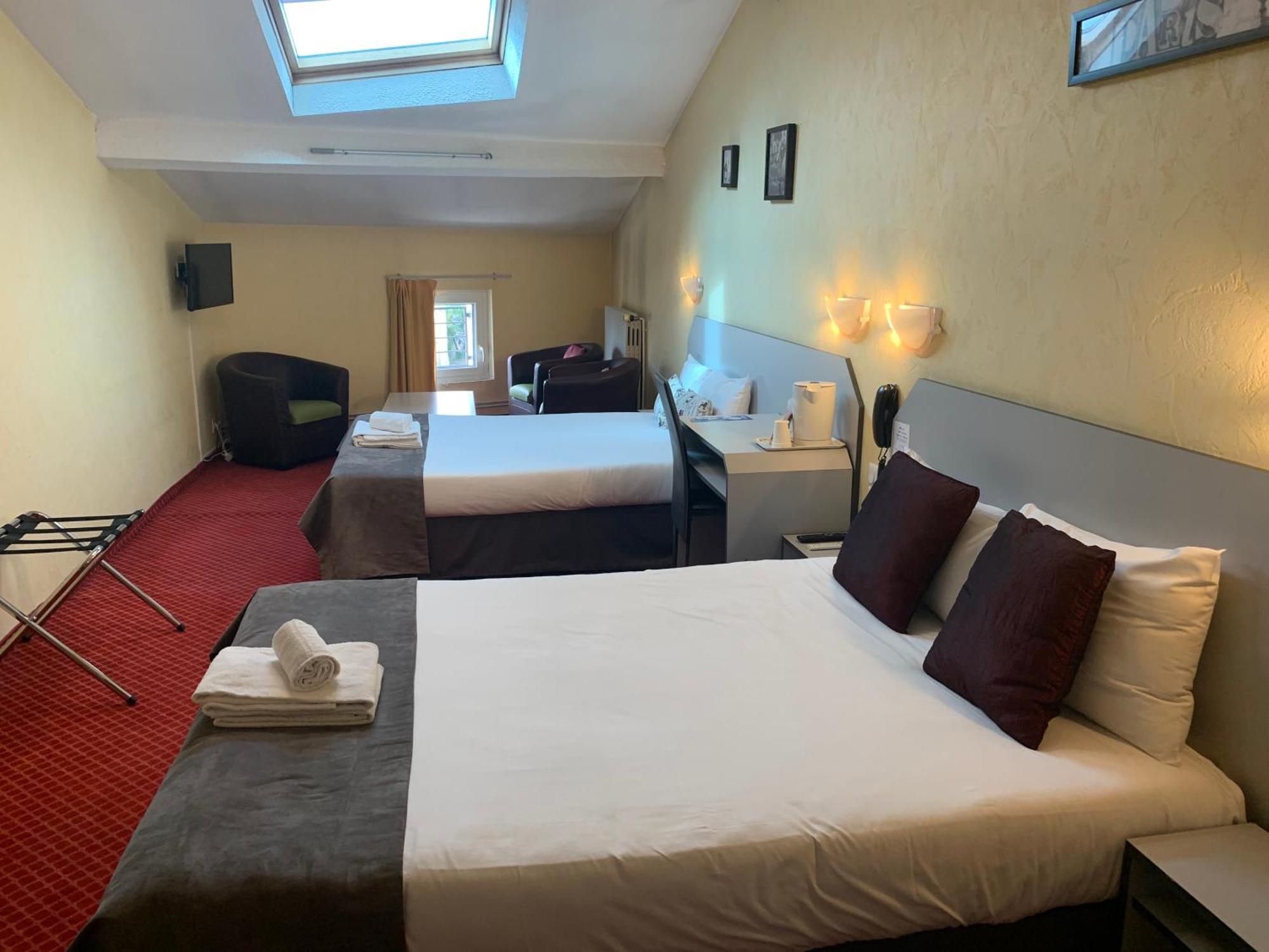 Brit Hotel Bleu Nuit Сент Экстерьер фото